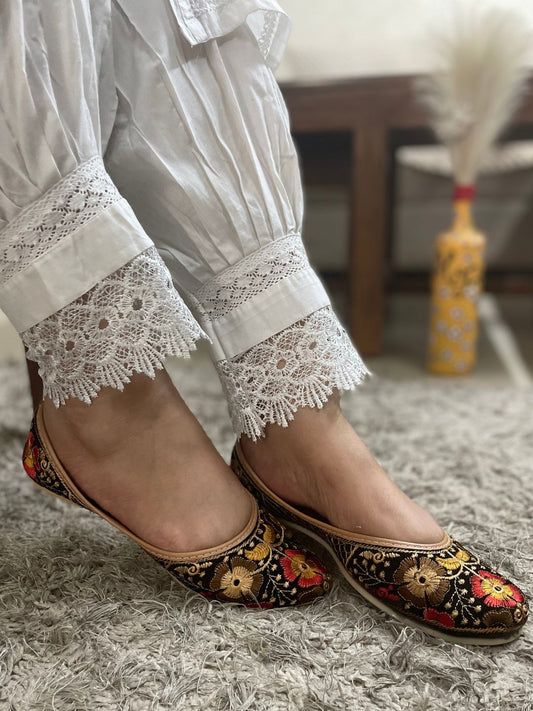DESI COLOUR Women Black  Beige Ethnic Mojaris Flats