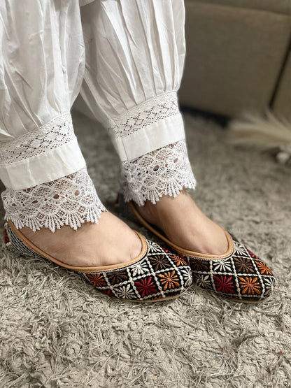 DESI COLOUR Women Black Embellished Ethnic Ballerinas Flats