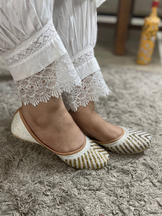 DESI COLOUR Women Off White Ethnic Mojaris Flats