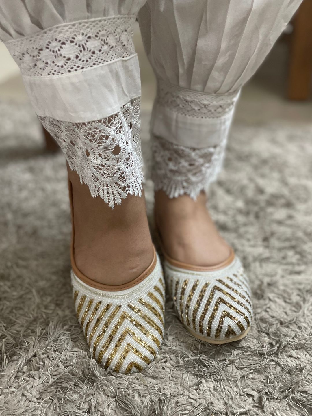 Women Off White Ethnic Mojaris Flats