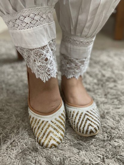 Women Off White Ethnic Mojaris Flats