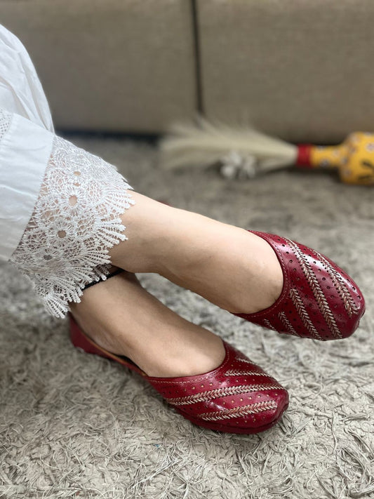 DESI COLOUR Women Red Leather Ethnic Mojaris