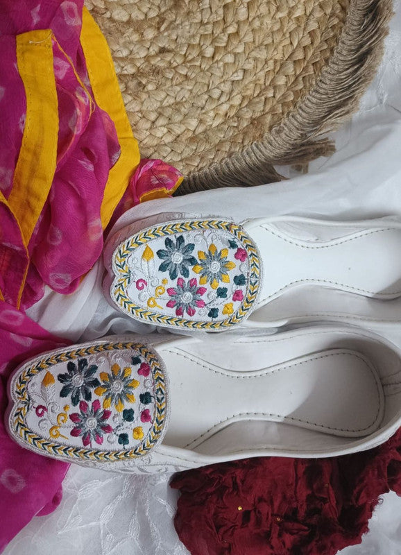 Handcrafted juttis, heels, bellies, flats, and mules for weddings, festivals, and daily wear – DESI COLOUR