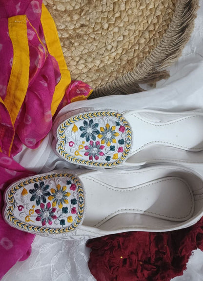 Handcrafted juttis, heels, bellies, flats, and mules for weddings, festivals, and daily wear – DESI COLOUR
