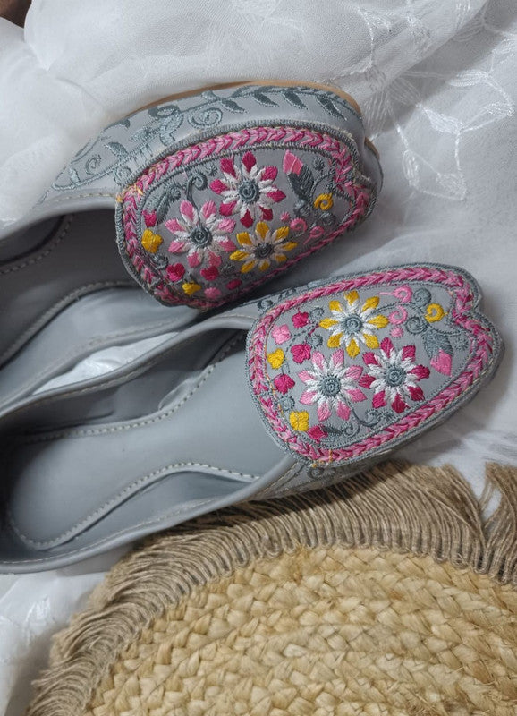 Handcrafted juttis, heels, bellies, flats, and mules for weddings, festivals, and daily wear – DESI COLOUR