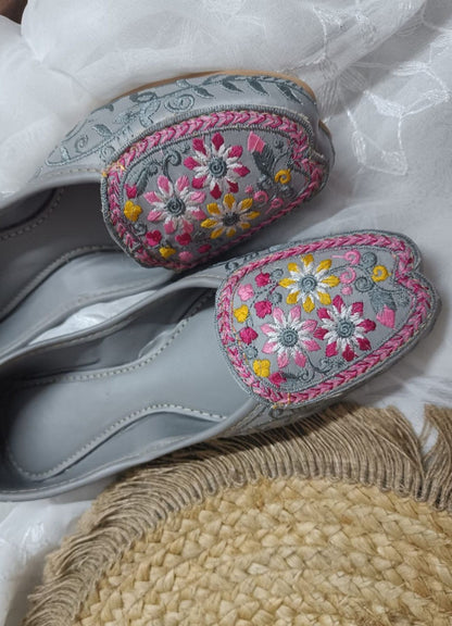 Handcrafted juttis, heels, bellies, flats, and mules for weddings, festivals, and daily wear – DESI COLOUR