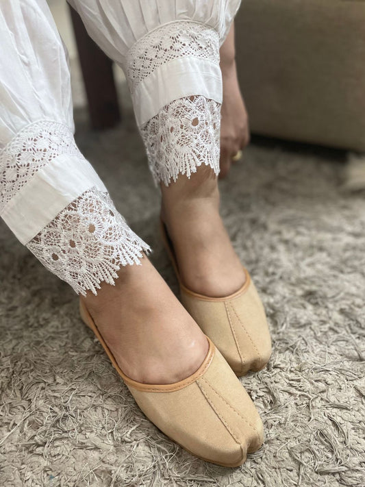 DESI COLOUR Women Beige Ethnic Punjabi Jutti
