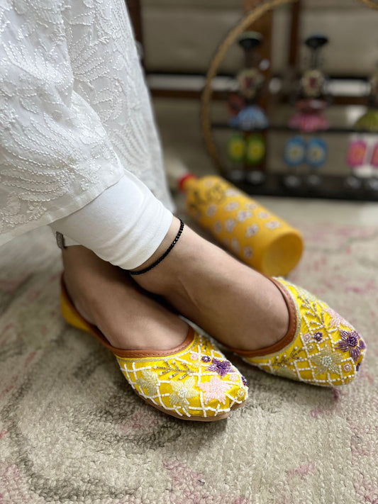 DESI COLOUR Women Yellow Ethnic Mojaris Flats
