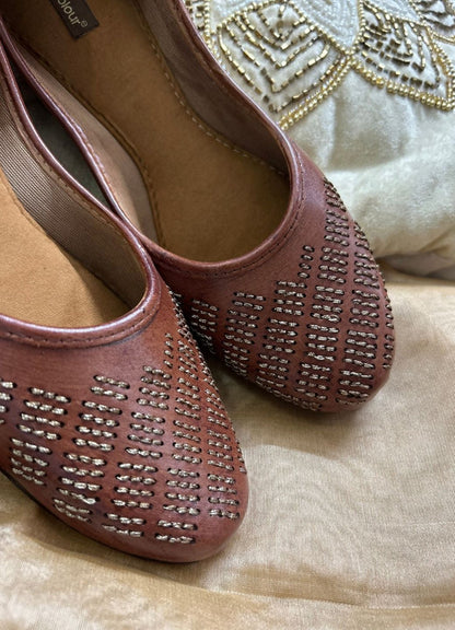 Handcrafted juttis, heels, bellies, flats, and mules for weddings, festivals, and daily wear – DESI COLOUR