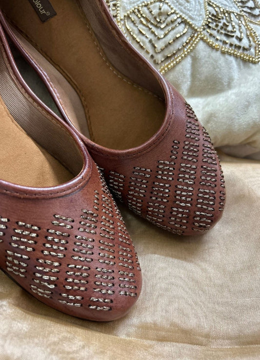 Handcrafted juttis, heels, bellies, flats, and mules for weddings, festivals, and daily wear – DESI COLOUR