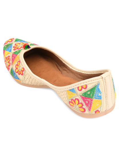 DESI COLOUR Women Off White Ethnic Punjabi Jutti