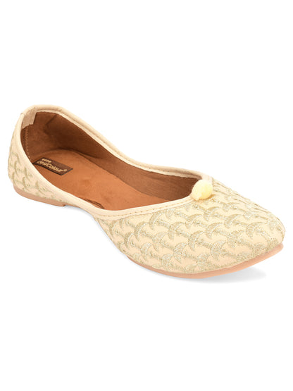 DESI COLOUR Women Off White Ethnic Punjabi Jutti