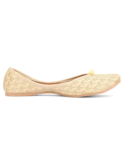 DESI COLOUR Women Off White Ethnic Punjabi Jutti