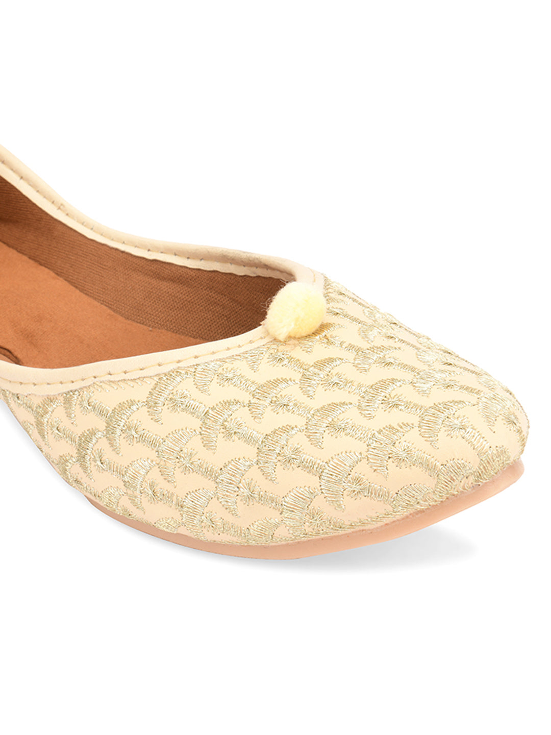 DESI COLOUR Women Off White Ethnic Punjabi Jutti