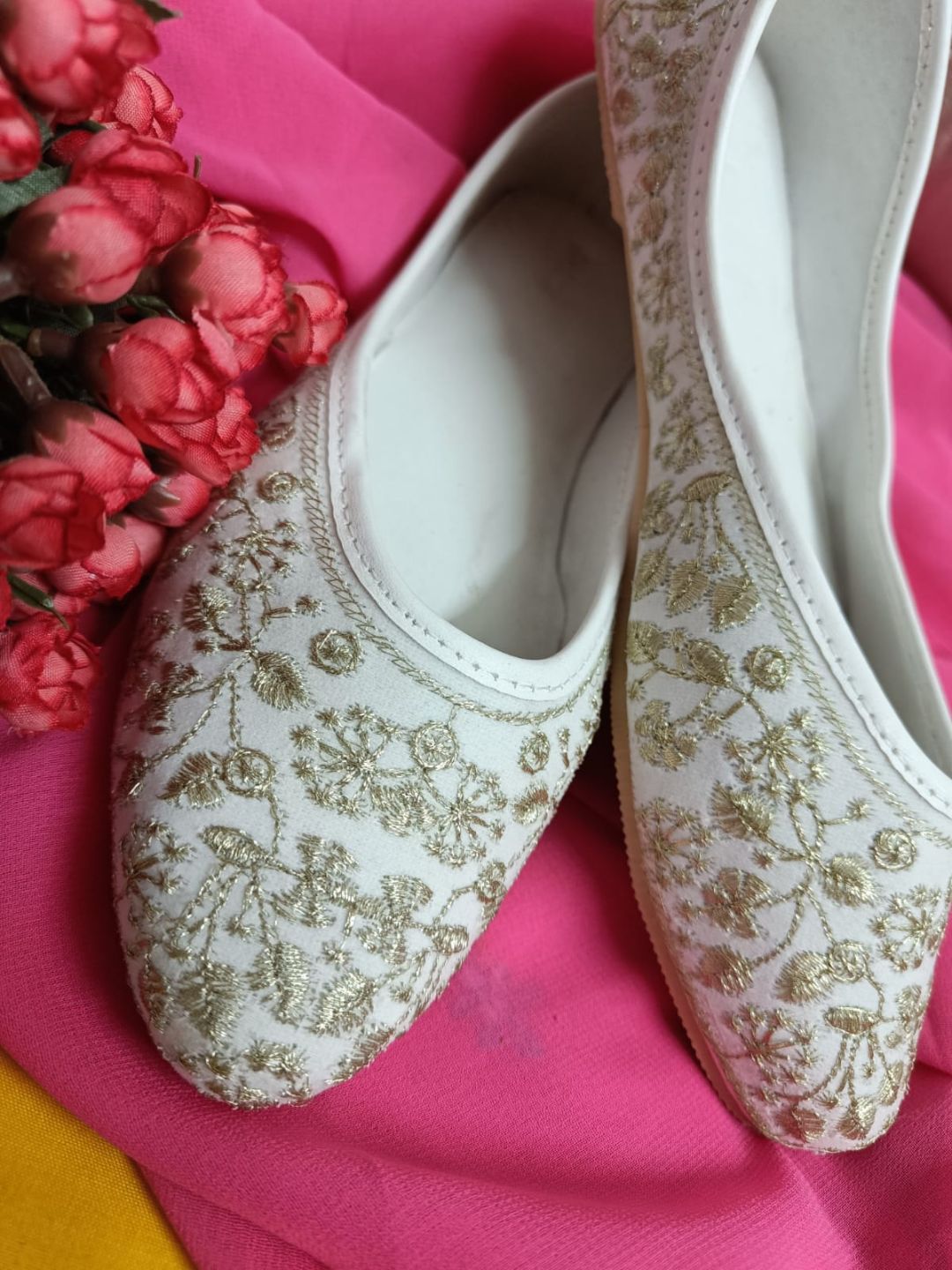 Women White Ethnic Punjabi Jutti