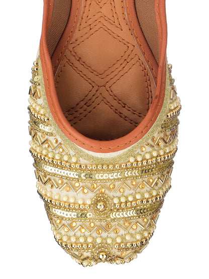 DESI COLOUR Women Gold Ethnic Punjabi Jutti