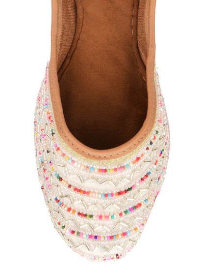 DESI COLOUR Women White Ethnic Punjabi Jutti