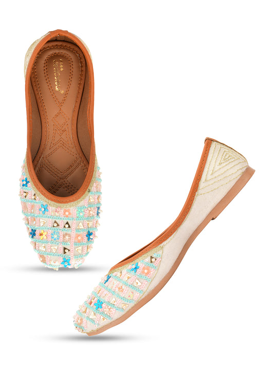 DESI COLOUR Women Off White Ethnic Punjabi Jutti