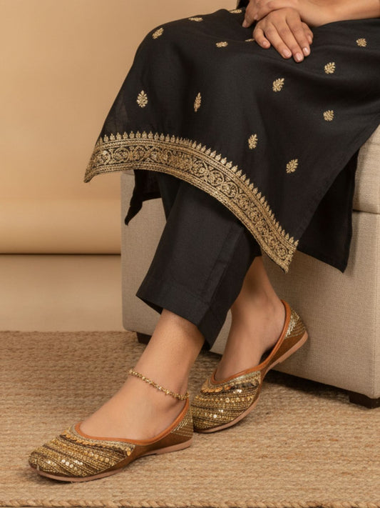 Copper Embellished Punjabi Jutti for Women