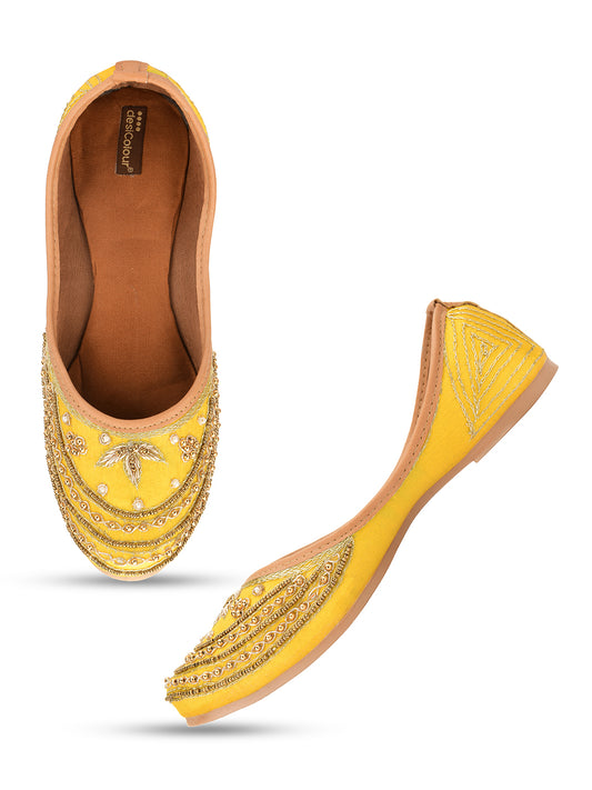 DESI COLOUR Women Yellow Ethnic Punjabi Jutti