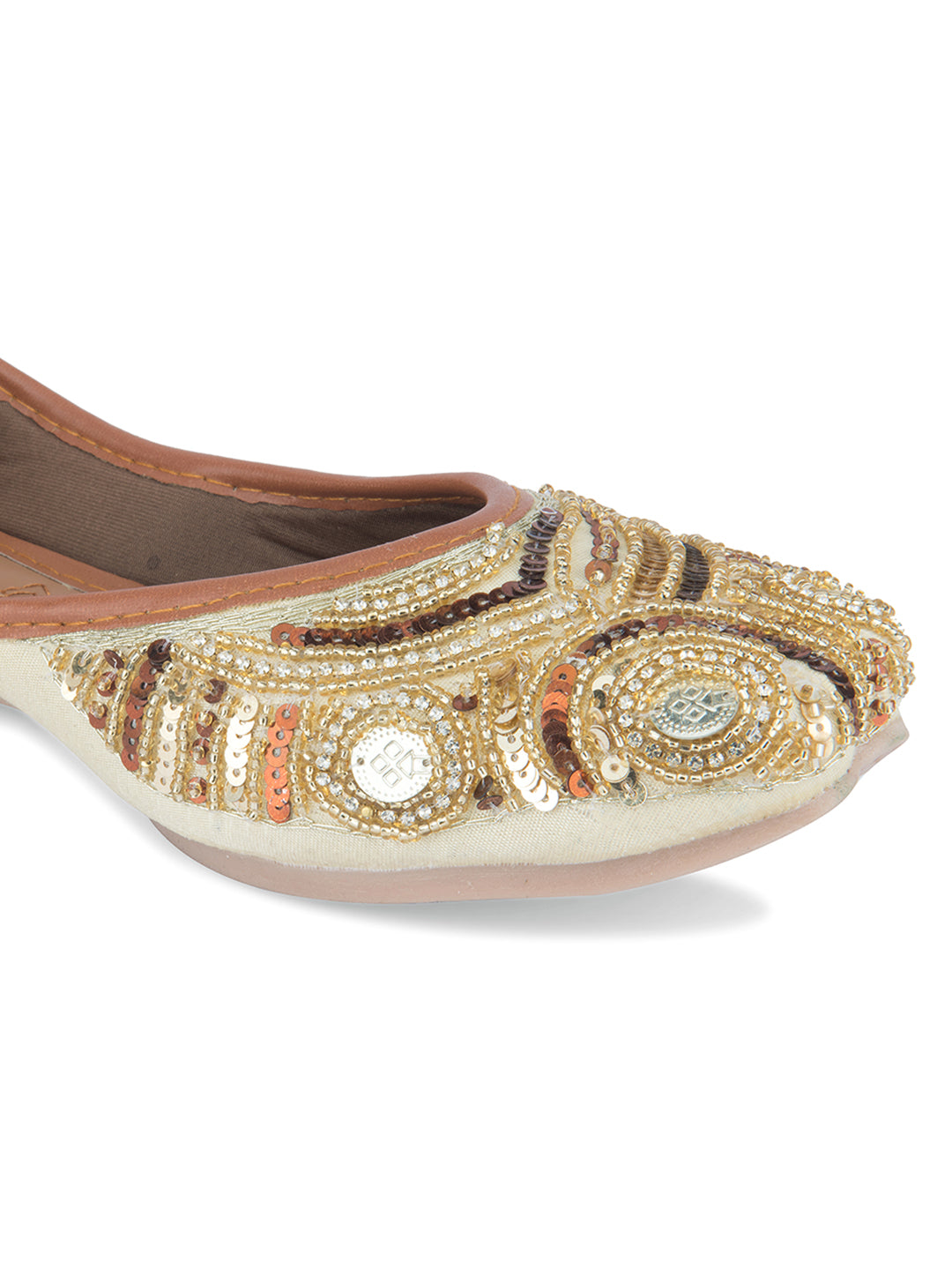 DESI COLOUR Women Gold Ethnic Punjabi Jutti
