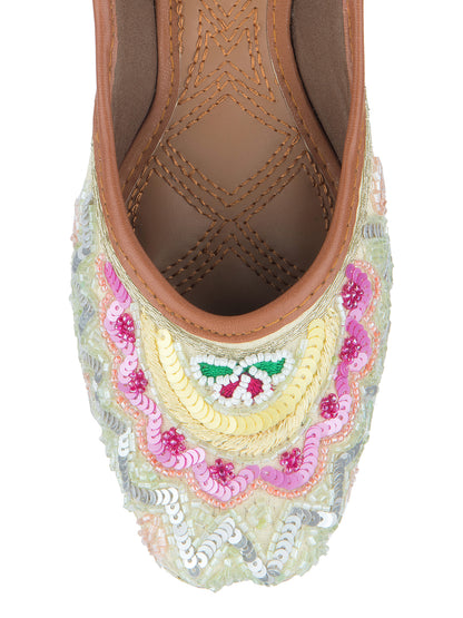 DESI COLOUR Women Off White Ethnic Punjabi Jutti