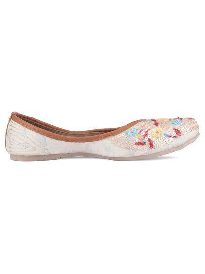 DESI COLOUR Women Beige Ethnic Punjabi Jutti