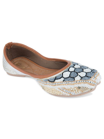 DESI COLOUR Women Grey Ethnic Punjabi Jutti