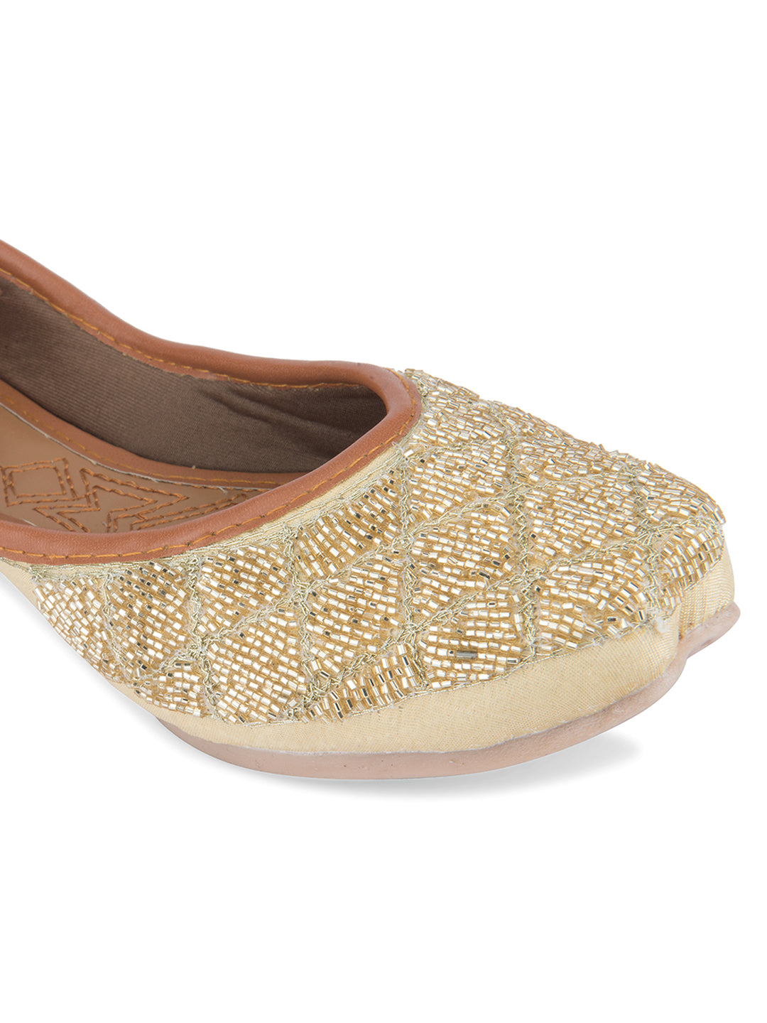 DESI COLOUR Women Gold Ethnic Punjabi Jutti