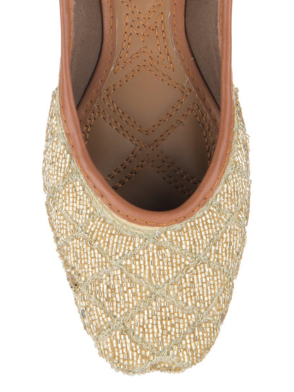 DESI COLOUR Women Gold Ethnic Punjabi Jutti
