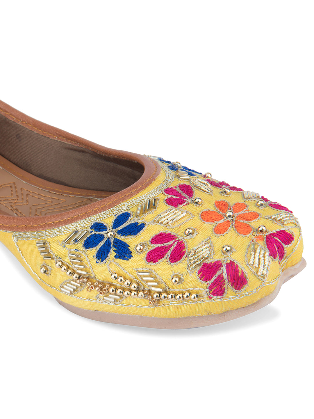 DESI COLOUR Women Yellow Ethnic Punjabi Jutti