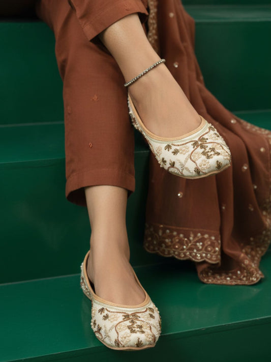 Ivorya Off White All Over Embroidered Jutti