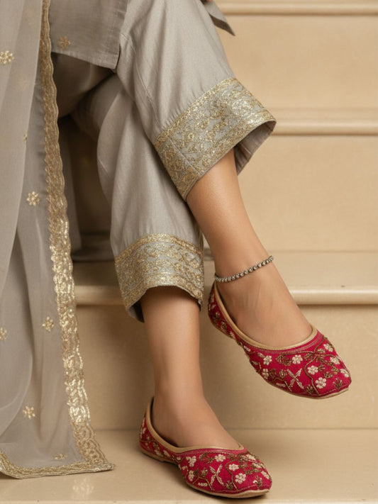 Rosette Pink Velvet Embroidered Punjabi Jutti