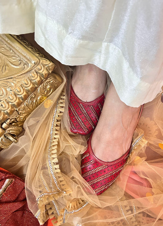 Women Red Leather Ethnic Mojaris