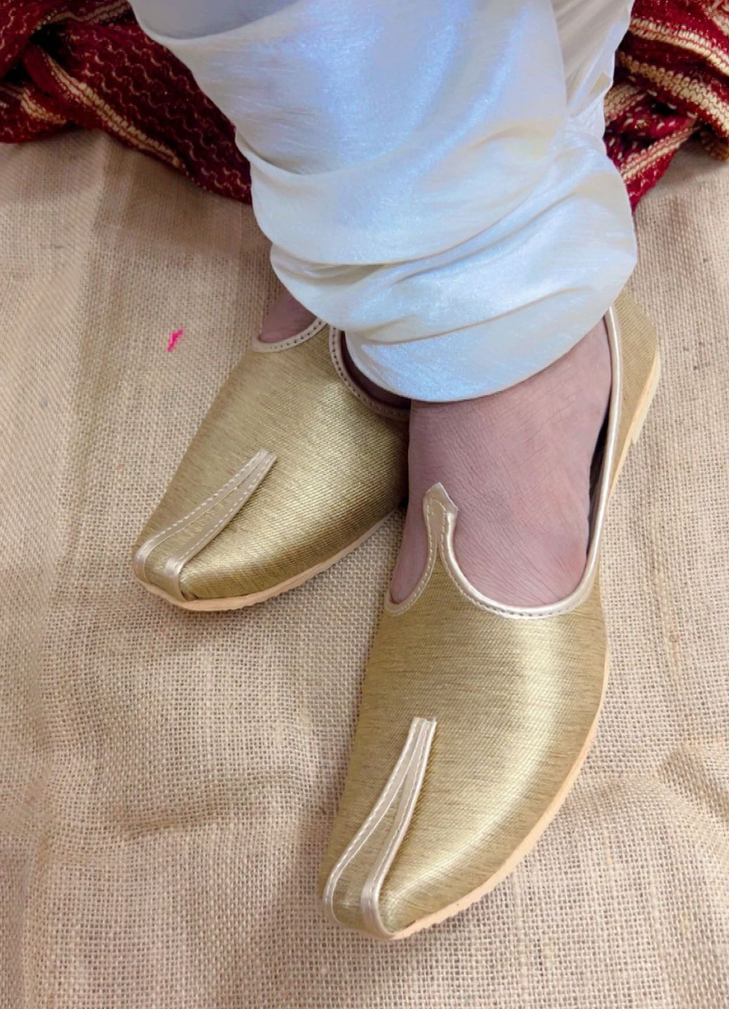 Mens Gold Ethnic Footwear/Punjabi Jutti