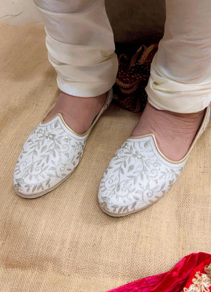 Mens White Ethnic Footwear/Punjabi Jutti