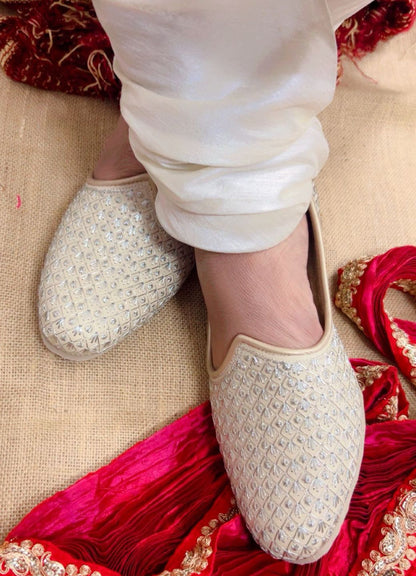 Mens Gold Ethnic Footwear/Punjabi Jutti