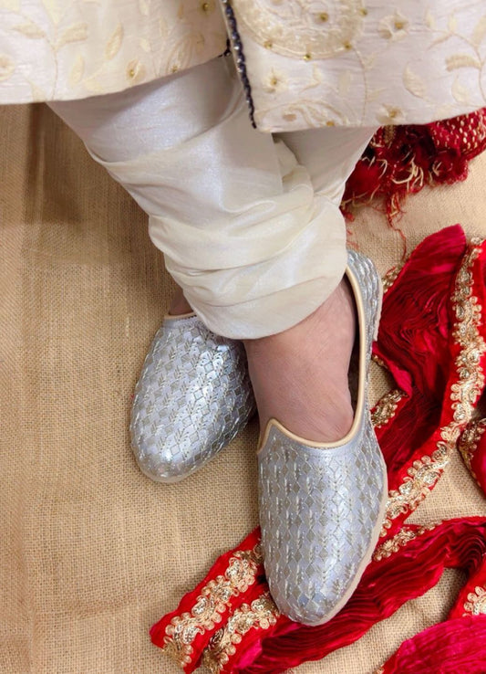 Mens Gold Ethnic Footwear/Punjabi Jutti