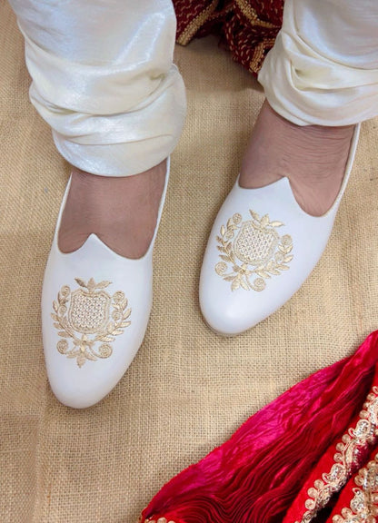 Mens Gold Ethnic Footwear/Punjabi Jutti
