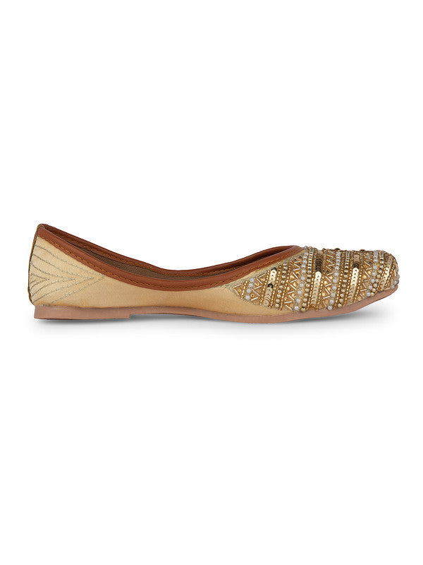 Handcrafted juttis, heels, bellies, flats, and mules for weddings, festivals, and daily wear – DESI COLOUR