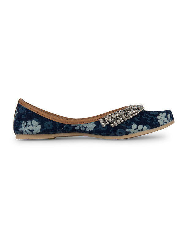Handcrafted juttis, heels, bellies, flats, and mules for weddings, festivals, and daily wear – DESI COLOUR