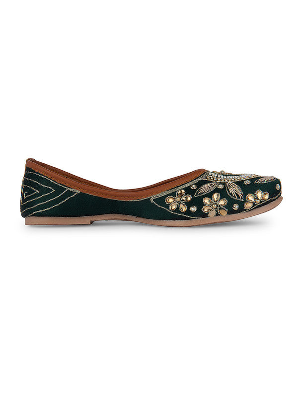 Handcrafted juttis, heels, bellies, flats, and mules for weddings, festivals, and daily wear – DESI COLOUR