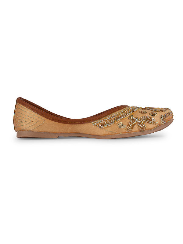 Handcrafted juttis, heels, bellies, flats, and mules for weddings, festivals, and daily wear – DESI COLOUR