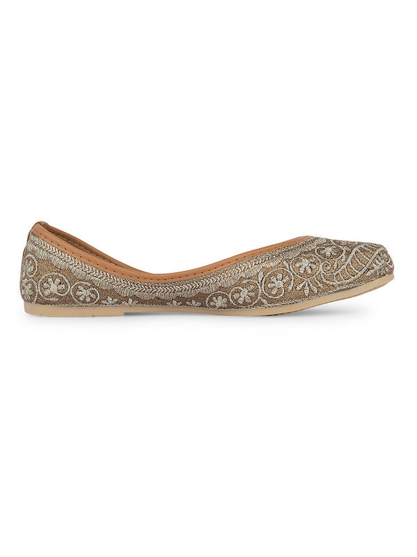 Handcrafted juttis, heels, bellies, flats, and mules for weddings, festivals, and daily wear – DESI COLOUR