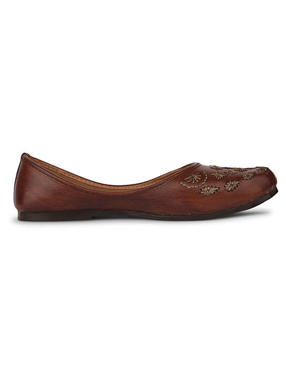 Handcrafted juttis, heels, bellies, flats, and mules for weddings, festivals, and daily wear – DESI COLOUR