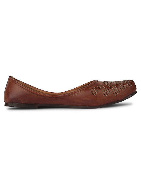 Handcrafted juttis, heels, bellies, flats, and mules for weddings, festivals, and daily wear – DESI COLOUR