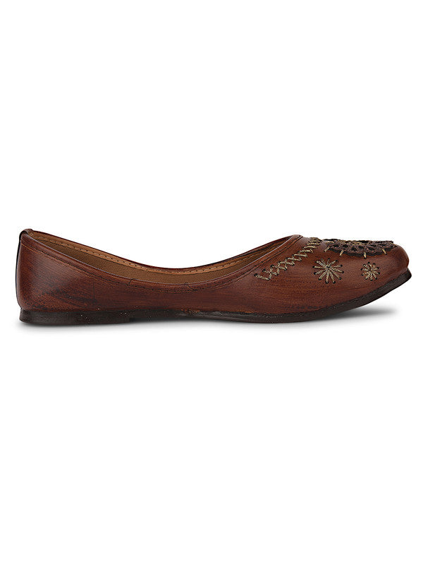 Handcrafted juttis, heels, bellies, flats, and mules for weddings, festivals, and daily wear – DESI COLOUR