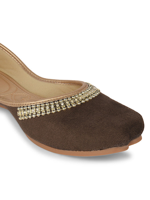 Handcrafted juttis, heels, bellies, flats, and mules for weddings, festivals, and daily wear – DESI COLOUR