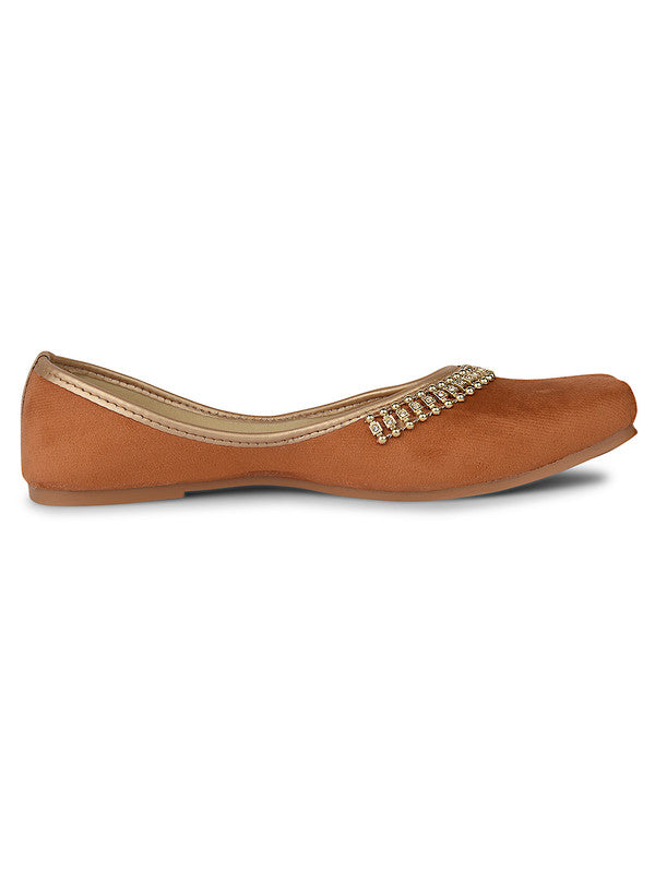 Handcrafted juttis, heels, bellies, flats, and mules for weddings, festivals, and daily wear – DESI COLOUR