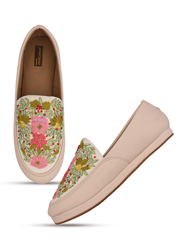 Handcrafted juttis, heels, bellies, flats, and mules for weddings, festivals, and daily wear – DESI COLOUR